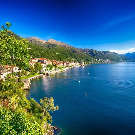 Lago Azzurro Villa: Infinity Lake View - Happy Rentals