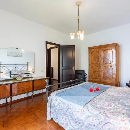 Lago Azzurro Villa: Infinity Lake View - Happy Rentals