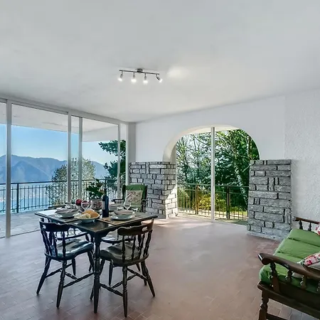 Lago Azzurro Villa: Infinity Lake View - Happy Rentals