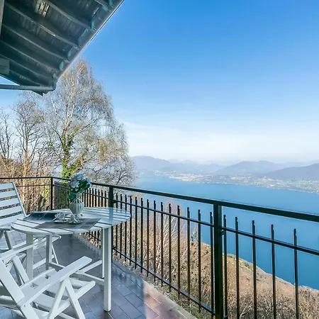 Lago Azzurro Villa: Infinity Lake View - Happy Rentals