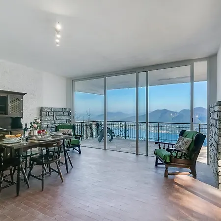 Lago Azzurro Villa: Infinity Lake View - Happy Rentals *